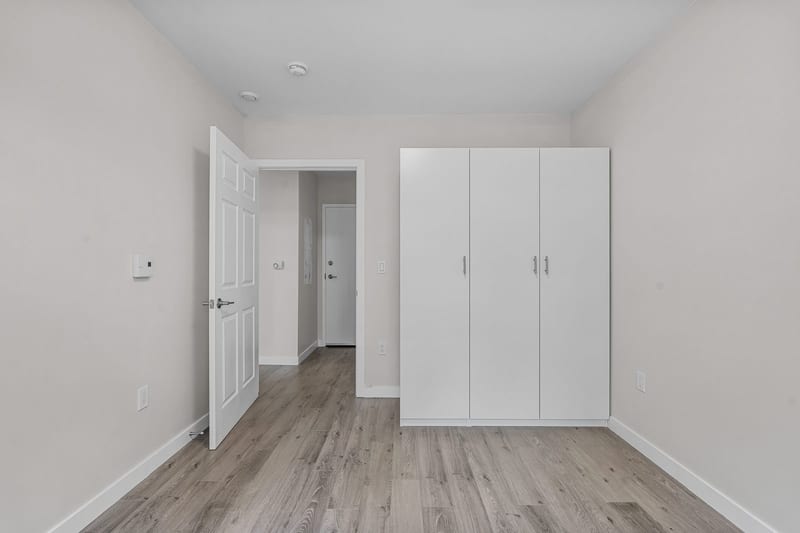 The second bedroom: the wardrobe